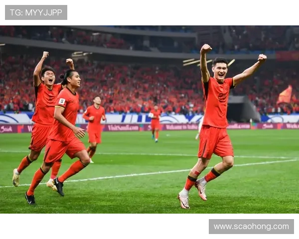 国足鏖战九十分钟力克劲敌掀起全国球迷激情热潮 国足鏖战九十分钟力克劲敌掀起全国球迷激情热潮