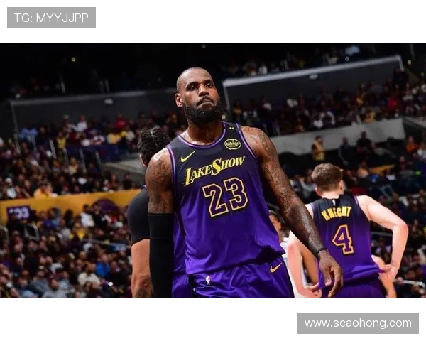 詹姆斯赛季首度伤退 湖人新星替补表现惊艳引关注